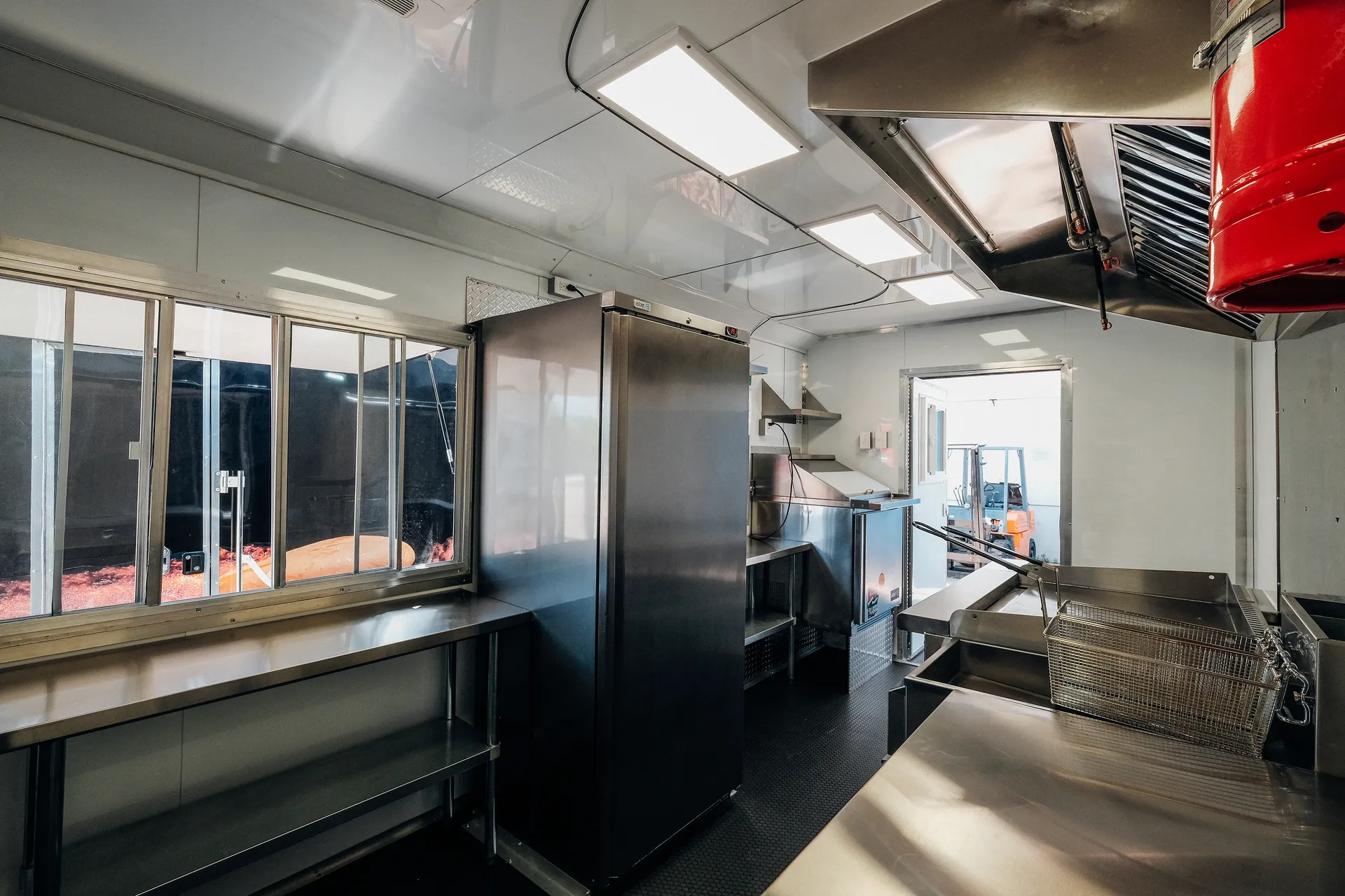 Black Out BBQ - BBQ Trailer by Trailer King Builders